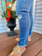 Load image into Gallery viewer, KUT from the Kloth Connie Jeans

