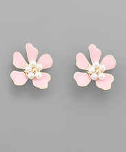 Load image into Gallery viewer, 5 Pearl Flower Earrings
